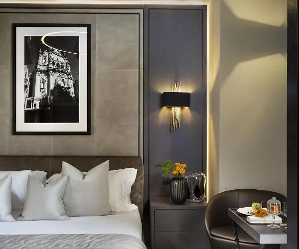 Mine & Yours בית הארחה